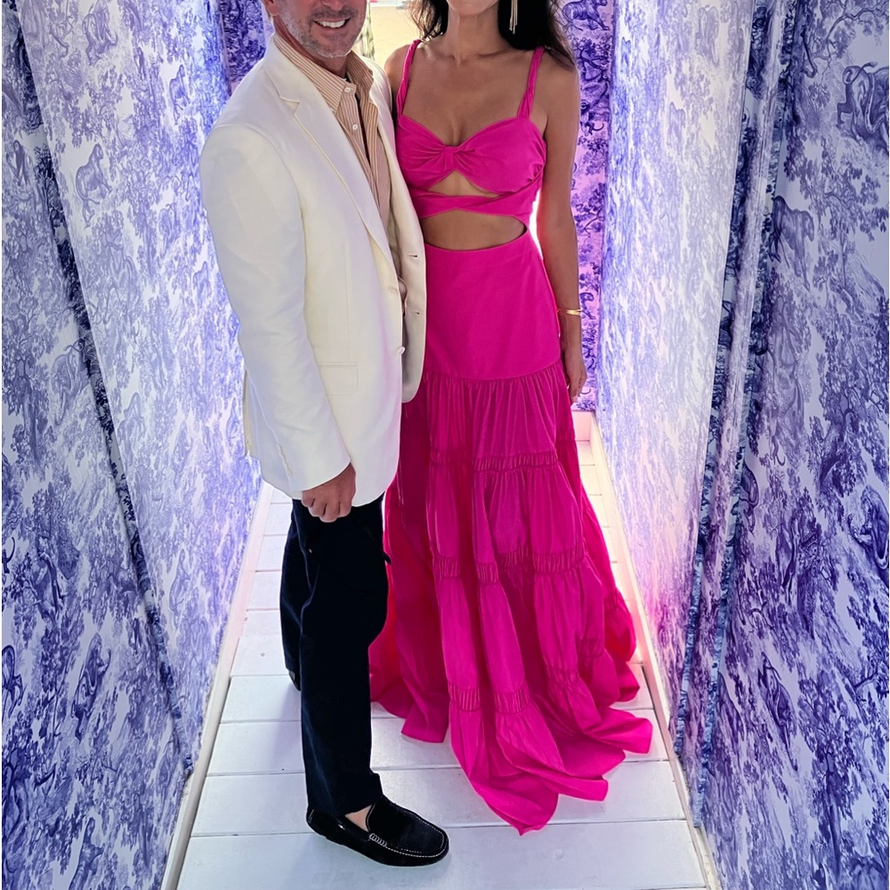 Stunning 2022 Alexis - Azalea maxi gown size XS magenta. Revolve Collections